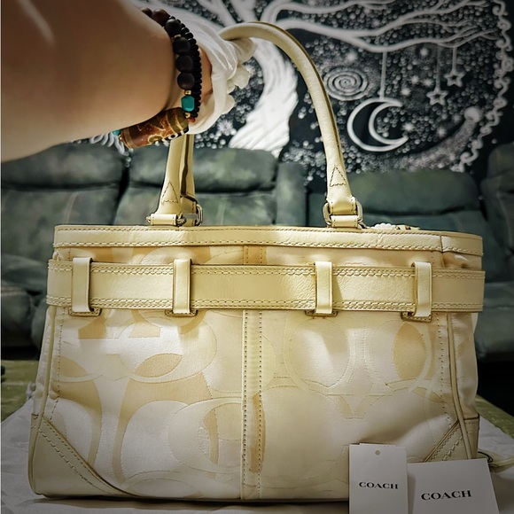 Vintage style Coach soho shoulder Bag Cream and Tan tote Women's Bag - Picture 13 of 15